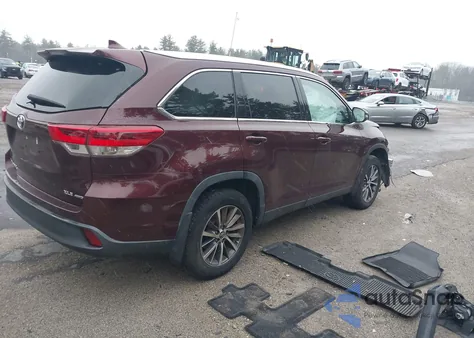 2019 Toyota Highlander Xle z USA, uszkodzony, nr VIN 5TDJZRFH4KS734765